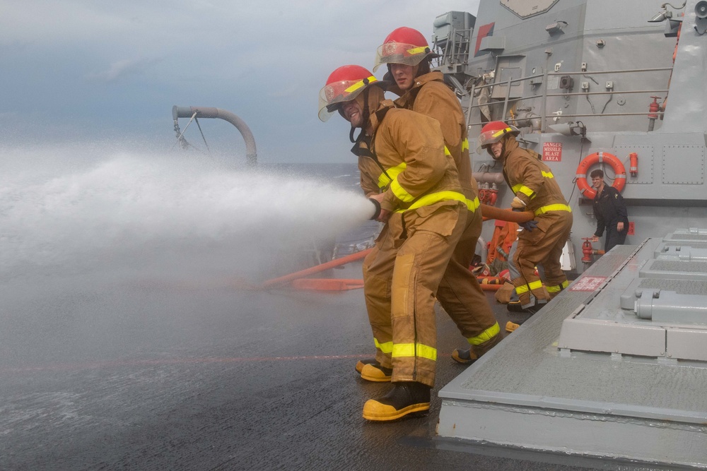 USS Pinckney (DDG 91) is underway in the Pacific Ocean