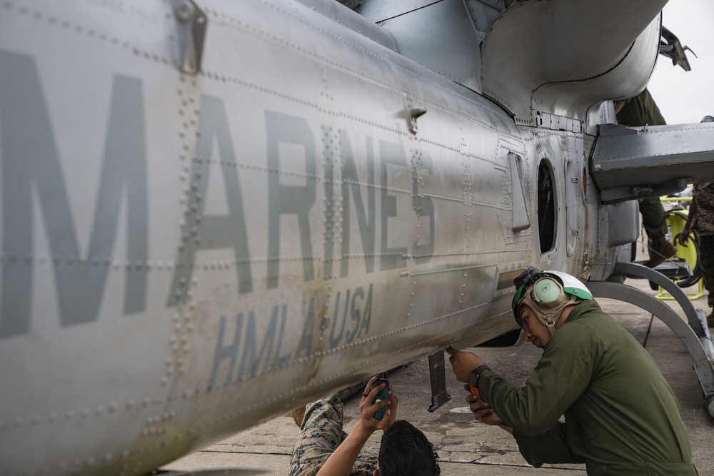 HMLA-169 AH-1Z maintenance