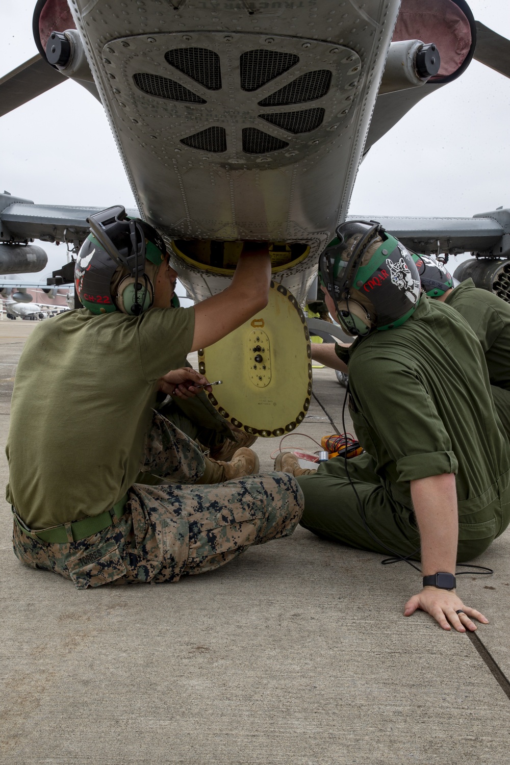 HMLA-169 AH-1Z maintenance