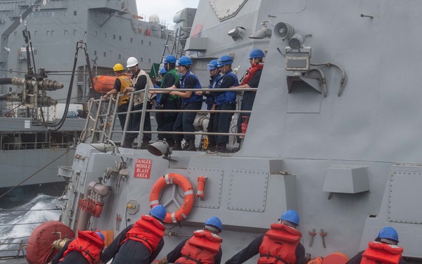 USS Pinckney (DDG 91) is underway in the Pacific Ocean