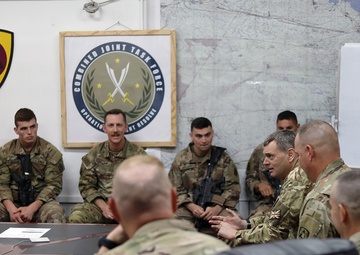 Coalition leader meets with troops in western Iraq