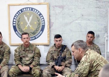 Coalition leader meets with troops in western Iraq