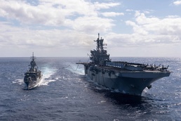 USS America conducts fueling-at-sea with HMAS Ballarat