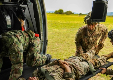 Army South develops medical evacuation rehearsals with Colombian combat medics
