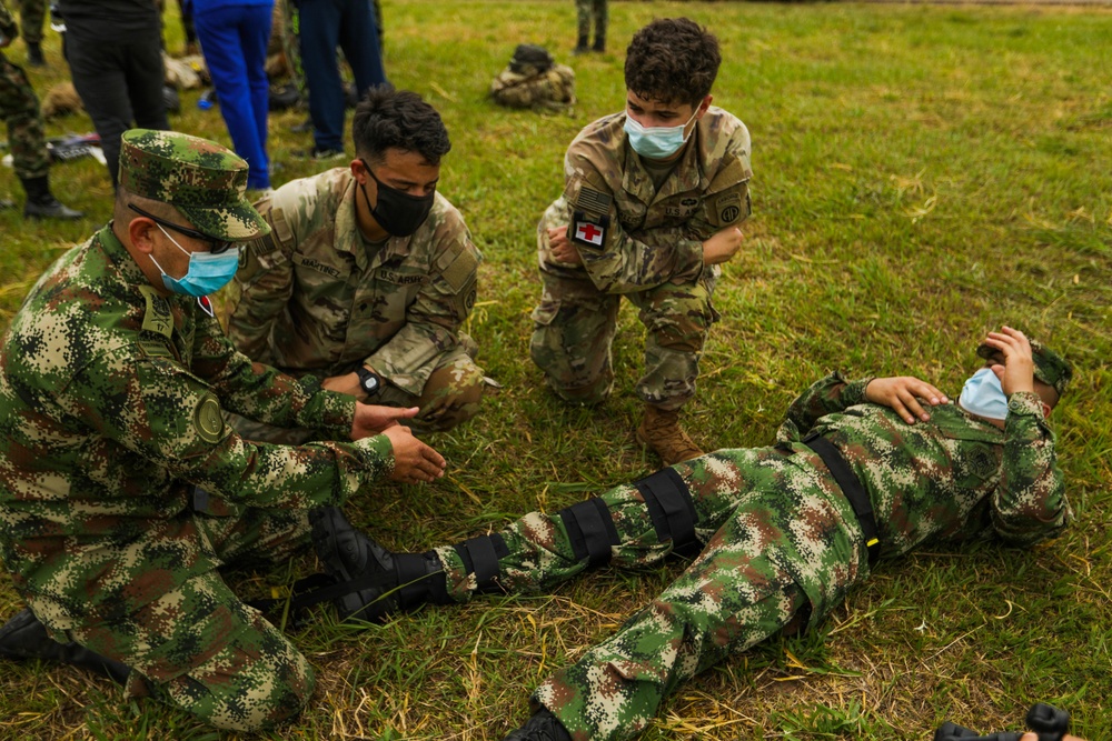 Army South develops medical evacuation rehearsals with Colombian combat medics