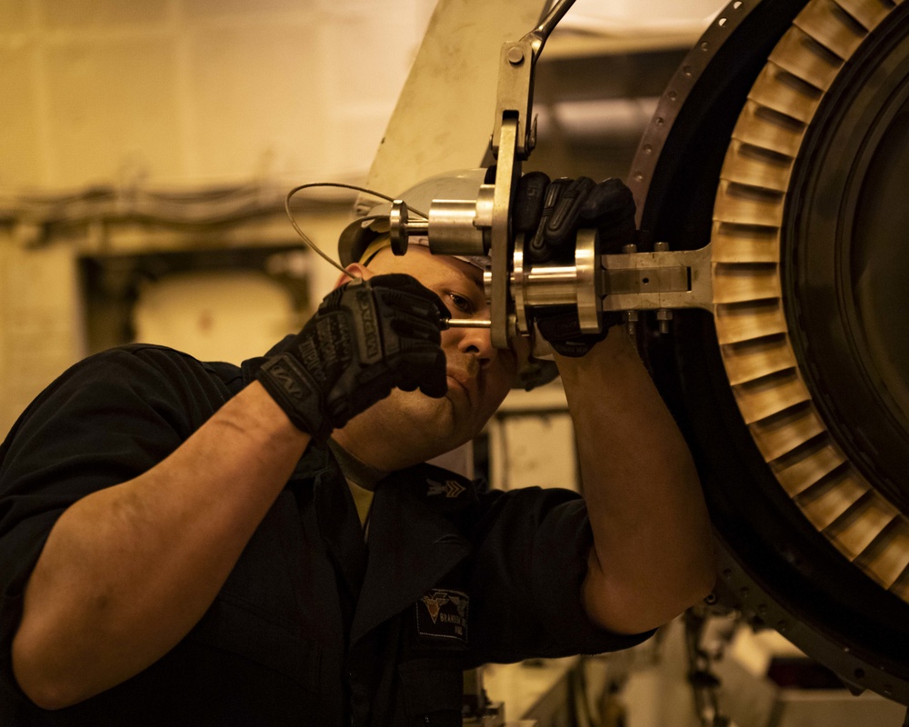 USS Carl Vinson (CVN 70) Sailor Conducts Maintenance