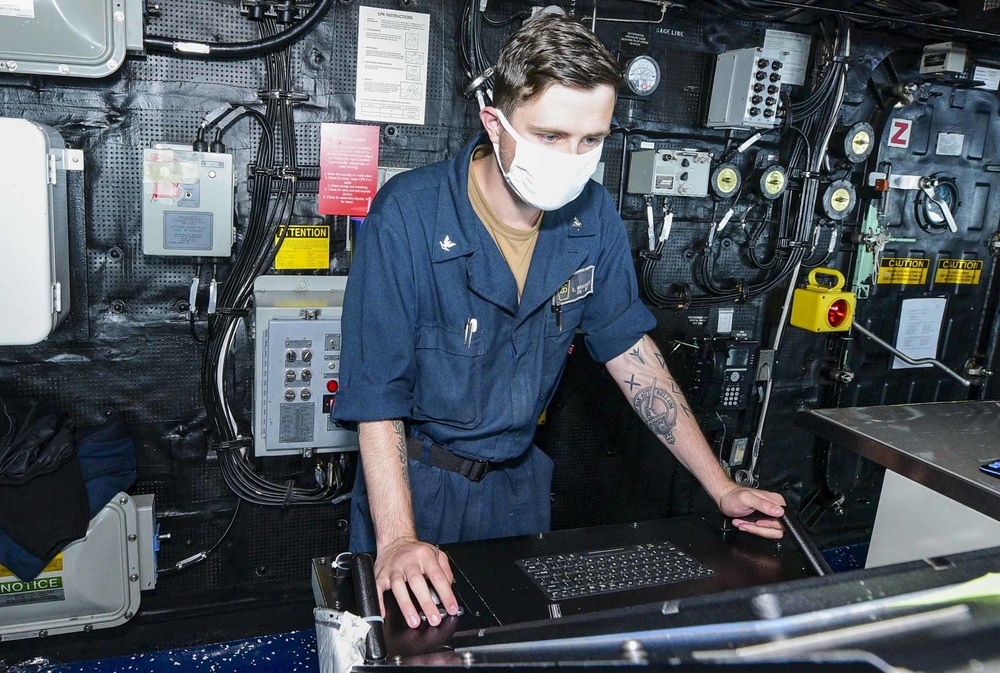 USS John P. Murtha (LPD 26) Navigation Sailors