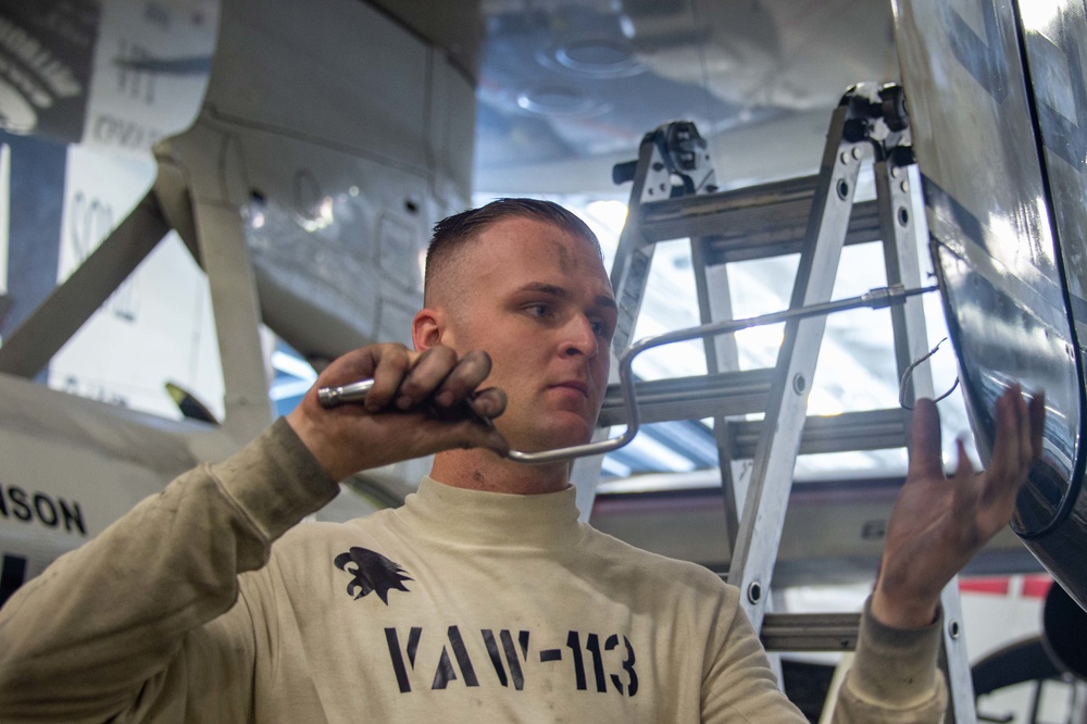 USS Carl Vinson Sailor Conducts Maintenance