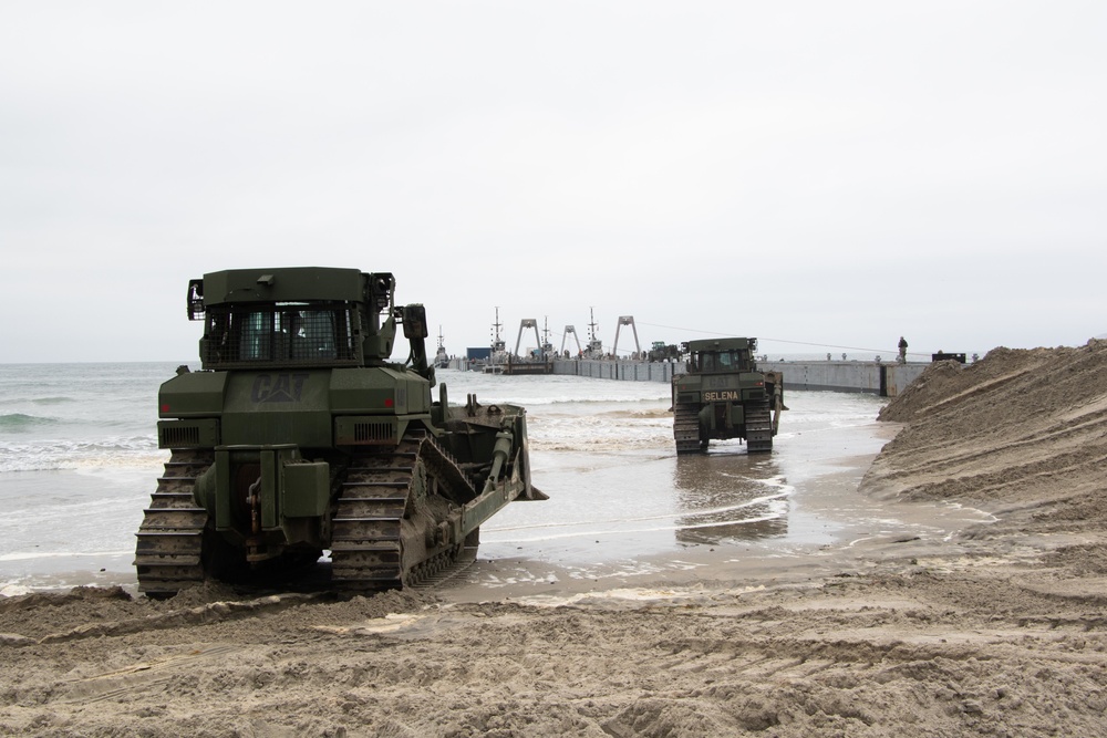 ACB 1 Conducts Floating Causeway Training with ACU 1 and BMU 1