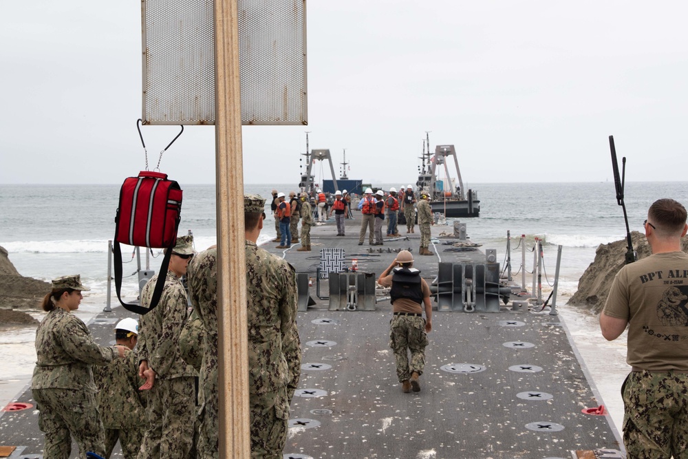 ACB 1 Conducts Floating Causeway Training with ACU 1 and BMU 1