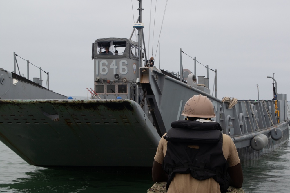 ACB 1 Conducts Floating Causeway Training with ACU 1 and BMU 1