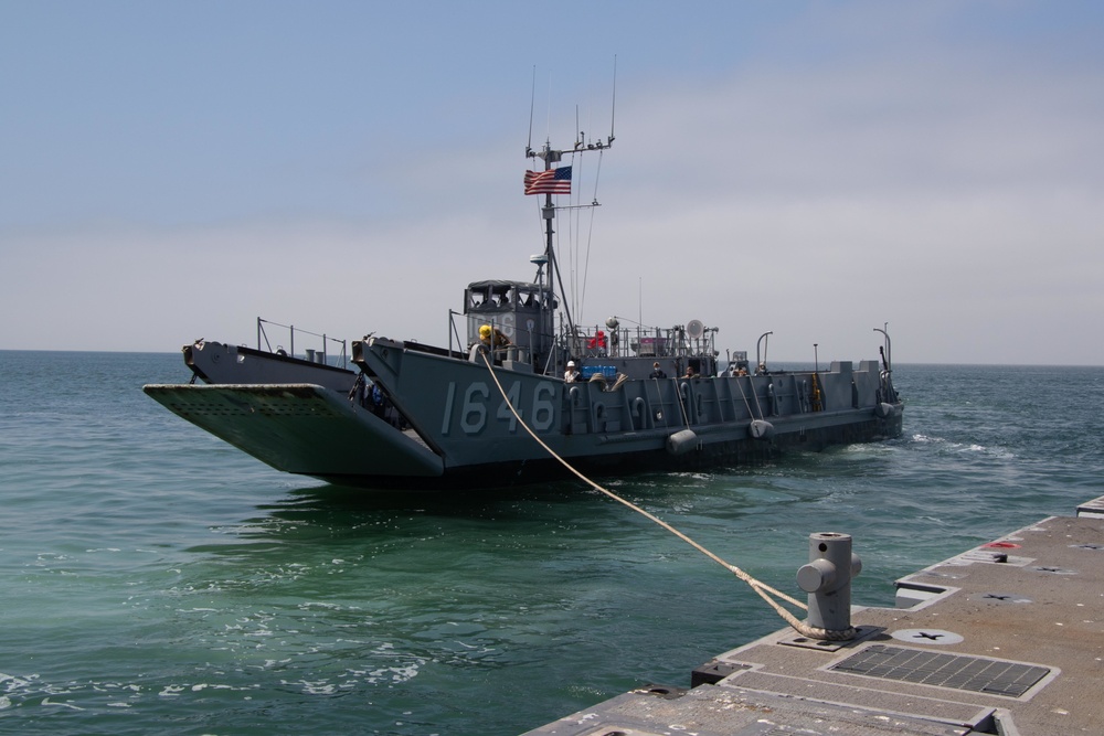 ACB 1 Conducts Floating Causeway Training with ACU 1 and BMU 1