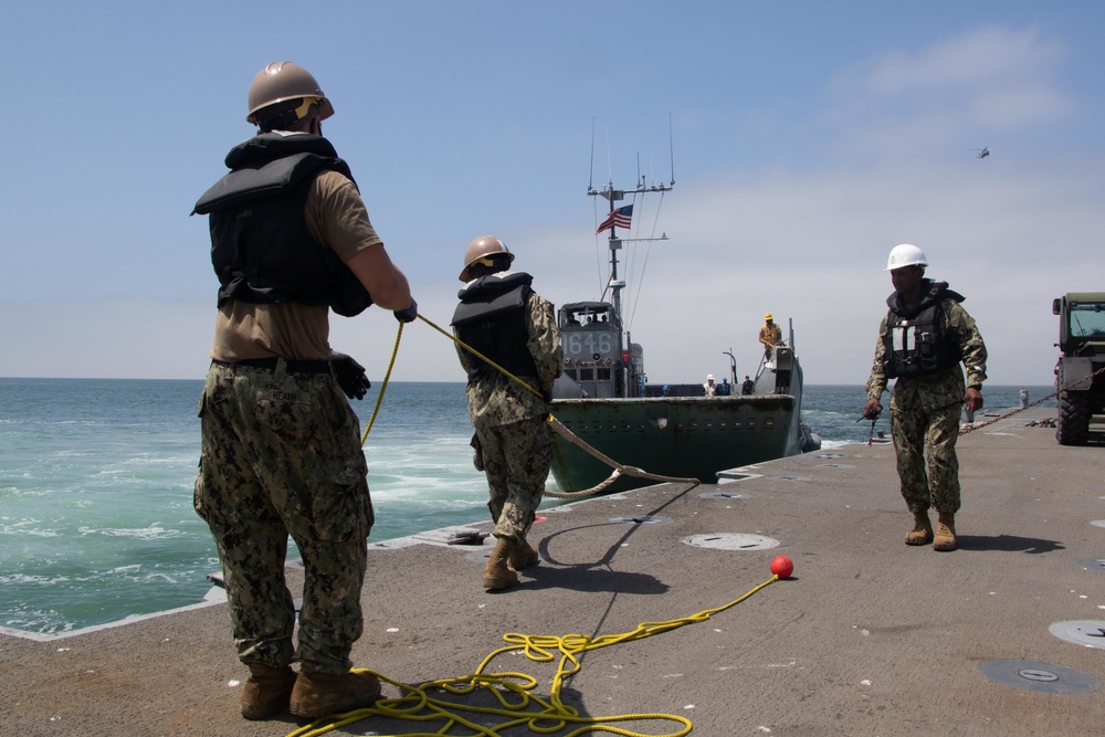 ACB 1 Conducts Floating Causeway Training with ACU 1 and BMU 1