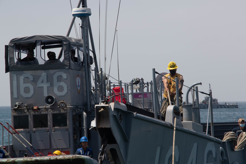 ACB 1 Conducts Floating Causeway Training with ACU 1 and BMU 1