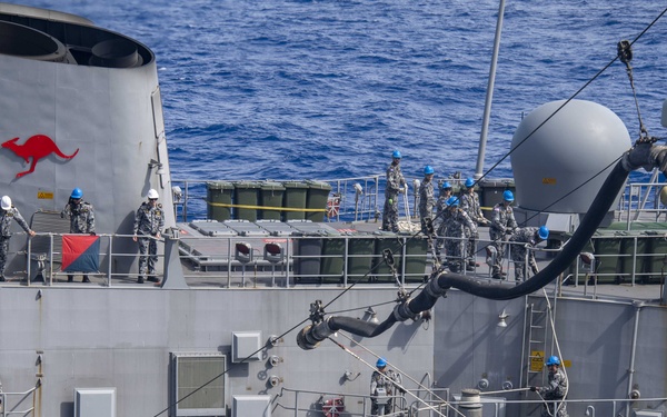 USS America (LHA 6) conducts fueling-at-sea with Royal Austrailian Navy frigate HMAS Ballarat (FFH 155) during Talisman Sabre 21.