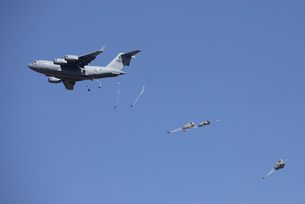 Talisman Sabre 21: US Army paratroopers jump from Australian C-17