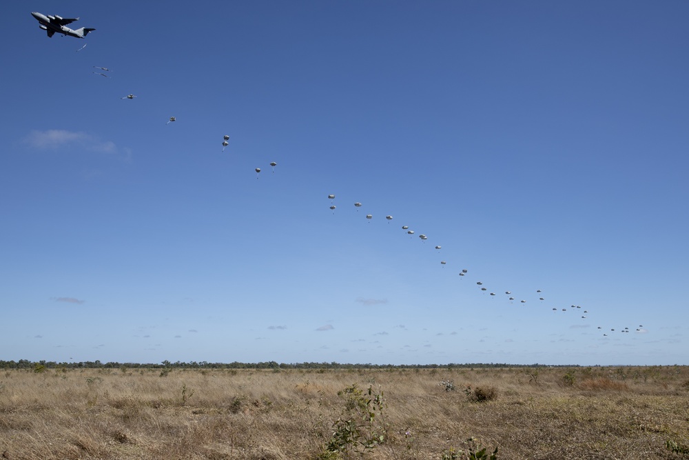 Talisman Sabre 21: US Army paratroopers jump from Australian C-17