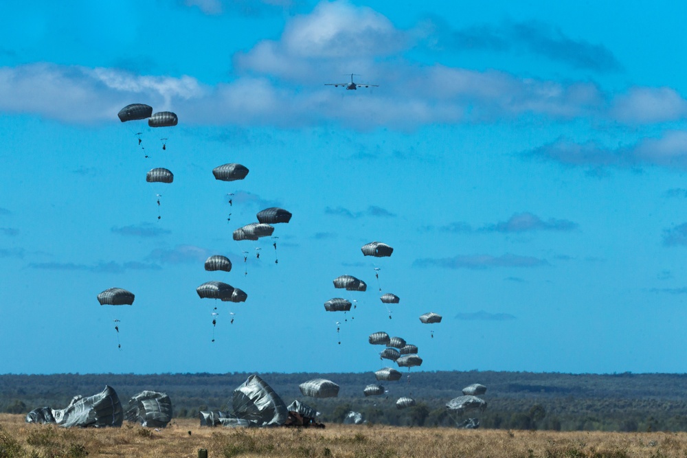 Spartan Brigade’ paratroopers jump over Queensland, Australia during Exercise Talisman Sabre 21