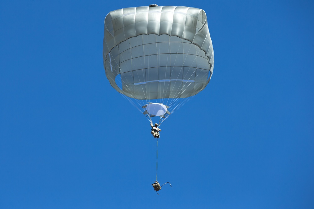 Spartan Brigade’ paratroopers jump over Queensland, Australia during Exercise Talisman Sabre 21