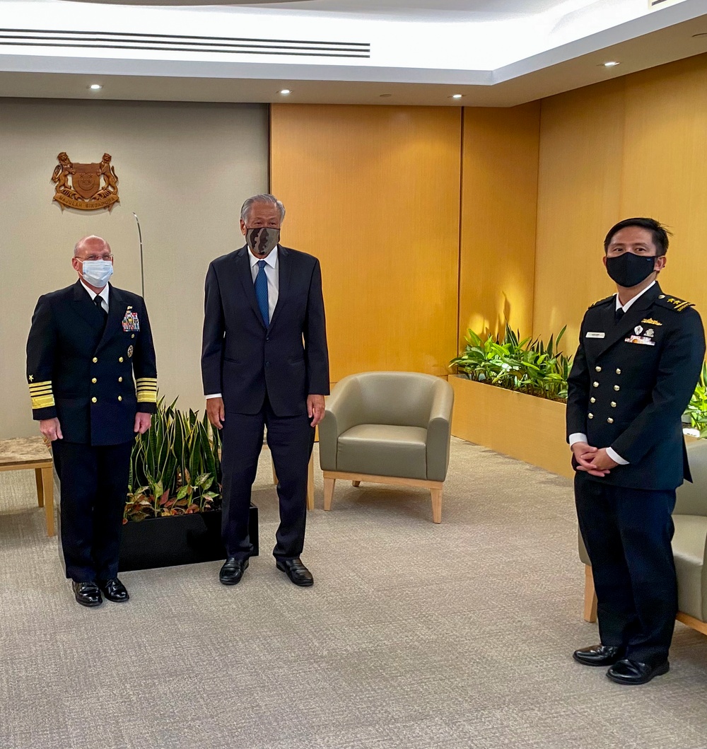 CNO visits Singapore, meets Minister of Defense