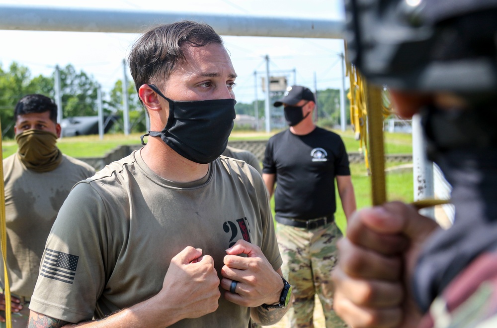 DVIDS - Images - Basic Airborne Refresher Training [Image 11 Of 11]