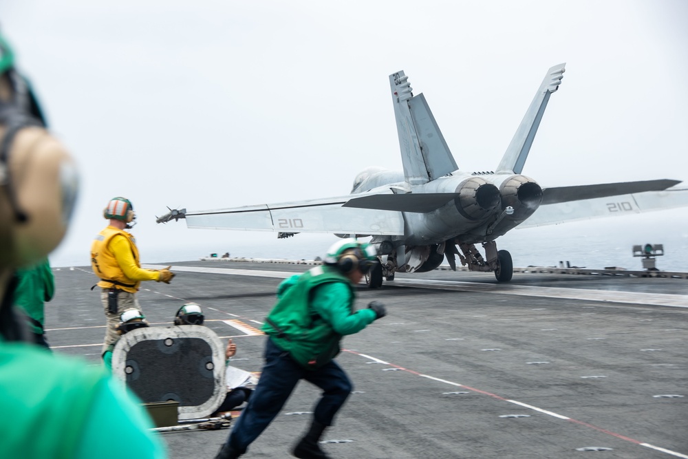 DVIDS - Images - USS Ronald Reagan (CVN 76) Flight Operations [Image 2 ...