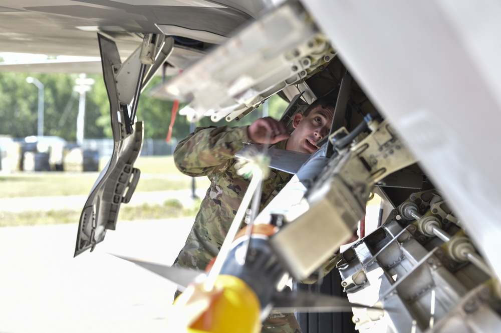 Weapons Load Crew of the Quarter Competition