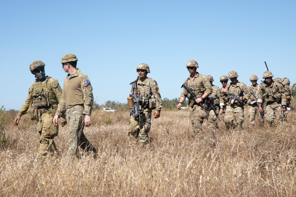 Talisman Sabre 21: US Army paratroopers fly in Australian CH-47 Chinooks