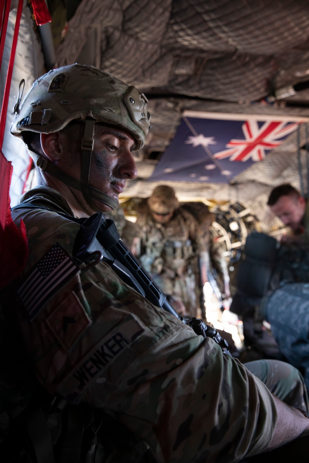 Talisman Sabre 21: US Army paratroopers fly in Australian CH-47 Chinooks