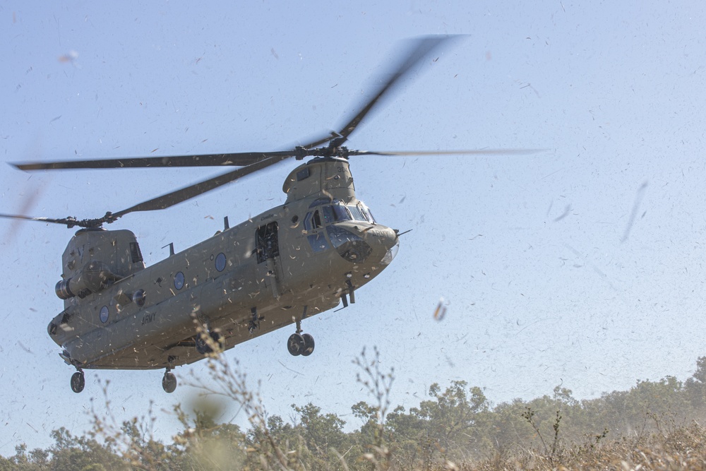 Talisman Sabre 21: US Army paratroopers fly in Australian CH-47 Chinooks