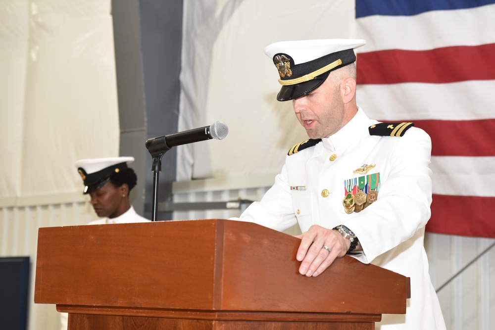 Naval Support Activity Saratoga Changes Command