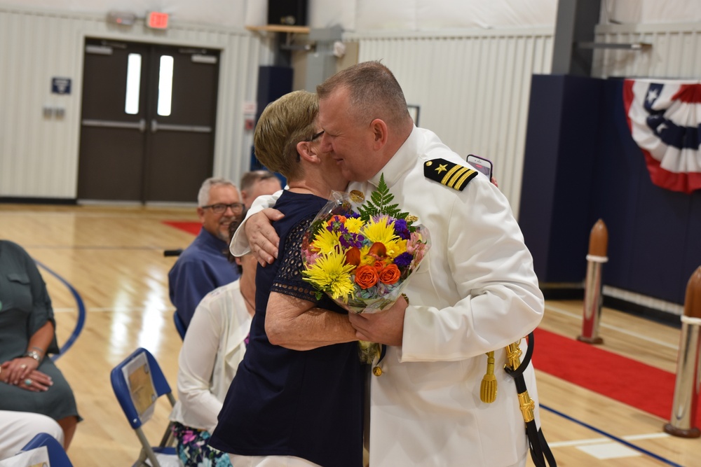 Naval Support Activity Saratoga Changes Command