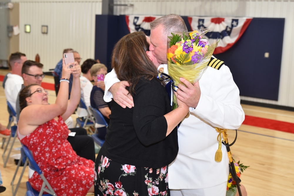 Naval Support Activity Saratoga Changes Command