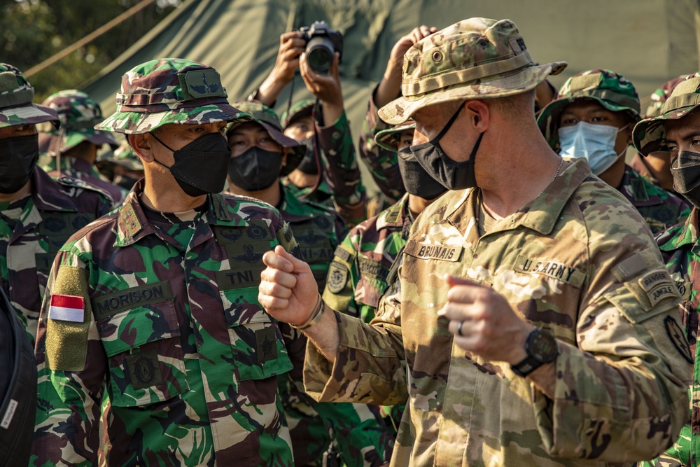 U.S. Army Soldiers meet TNI counterparts at Garuda Shield 2021