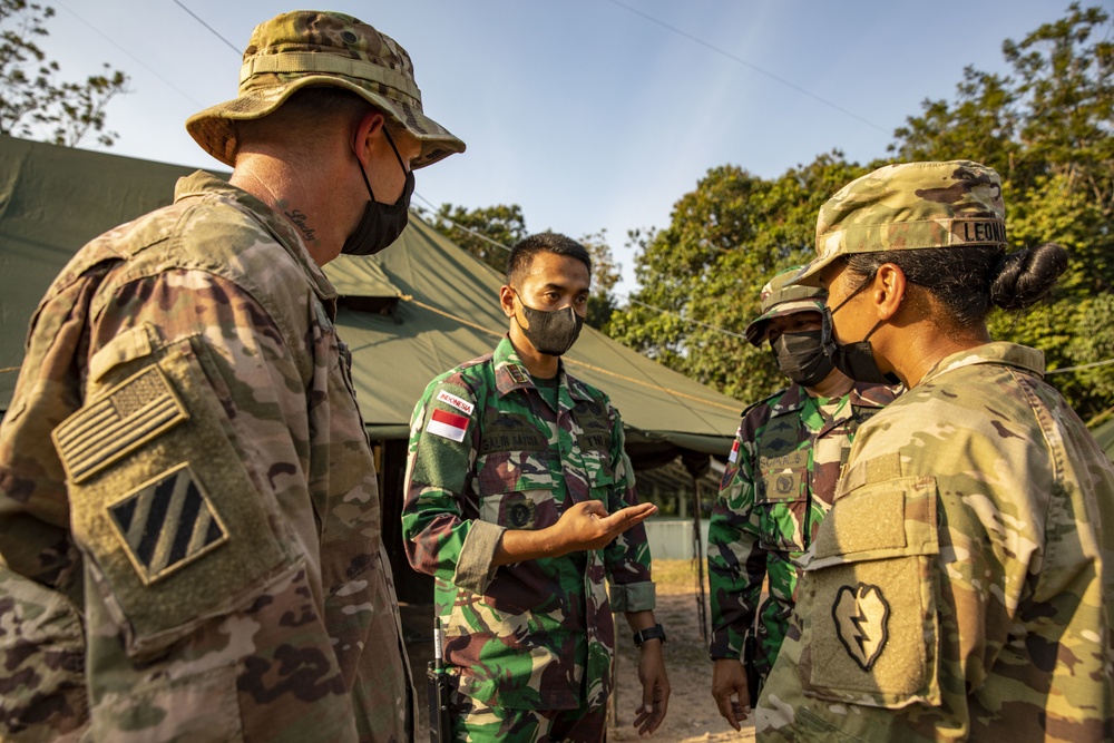 U.S. Army Soldiers meet TNI counterparts at Garuda Shield 2021