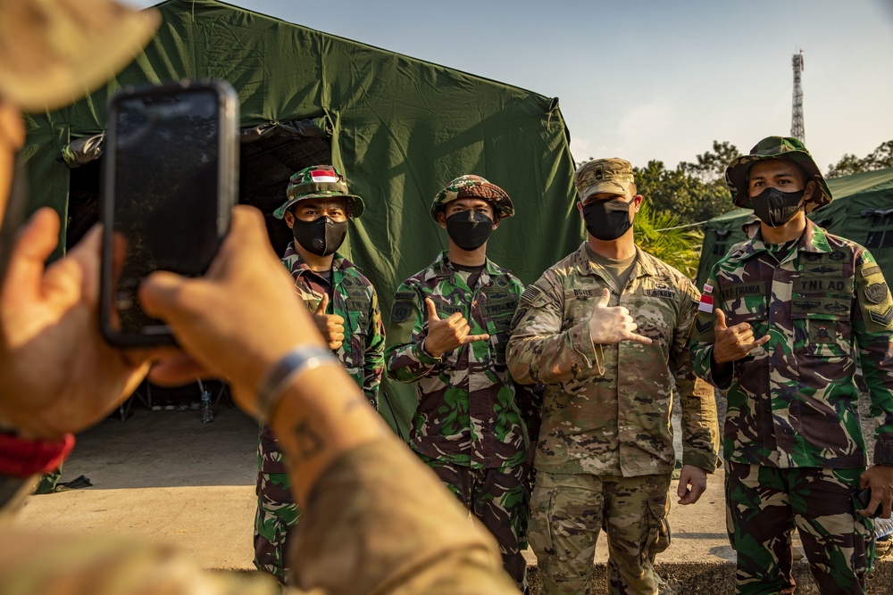 U.S. Army Soldiers meet TNI counterparts at Garuda Shield 2021