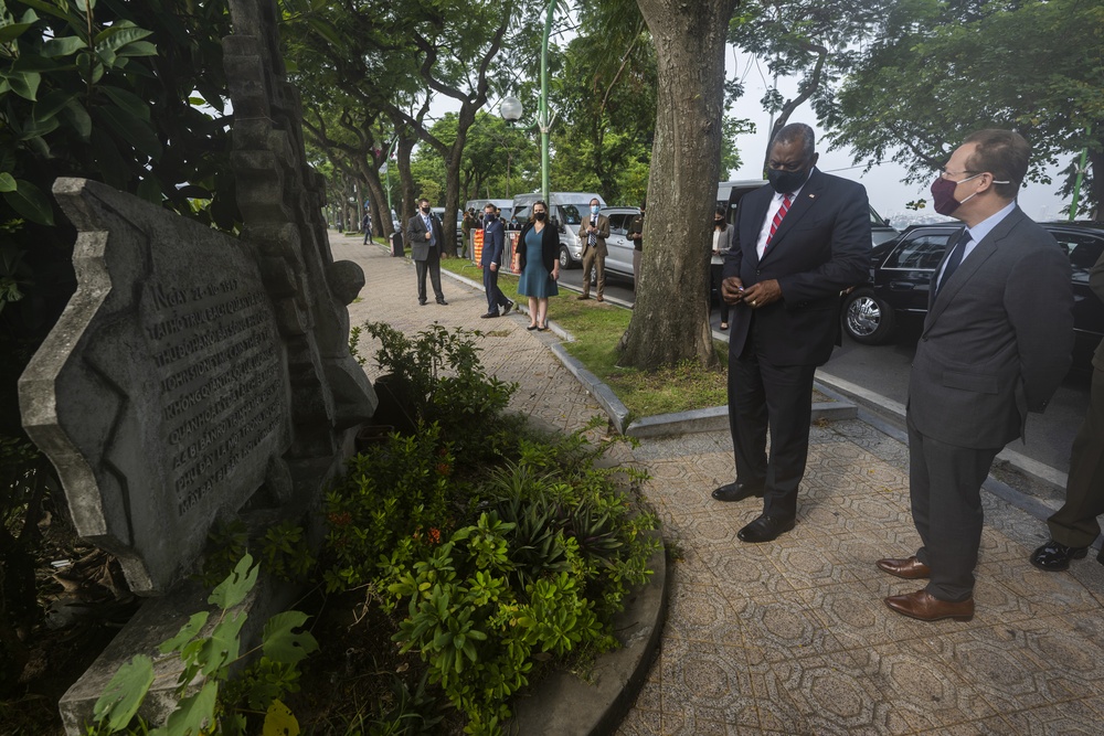 SECDEF visits counterparts in Hanoi, Vietnam