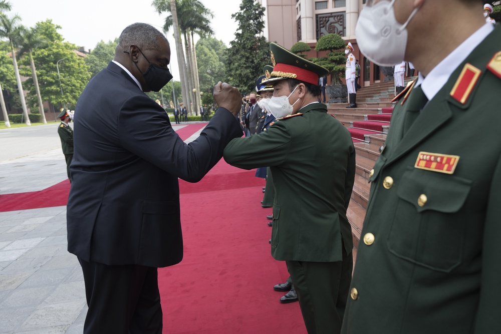 SECDEF visits counterparts in Hanoi, Vietnam