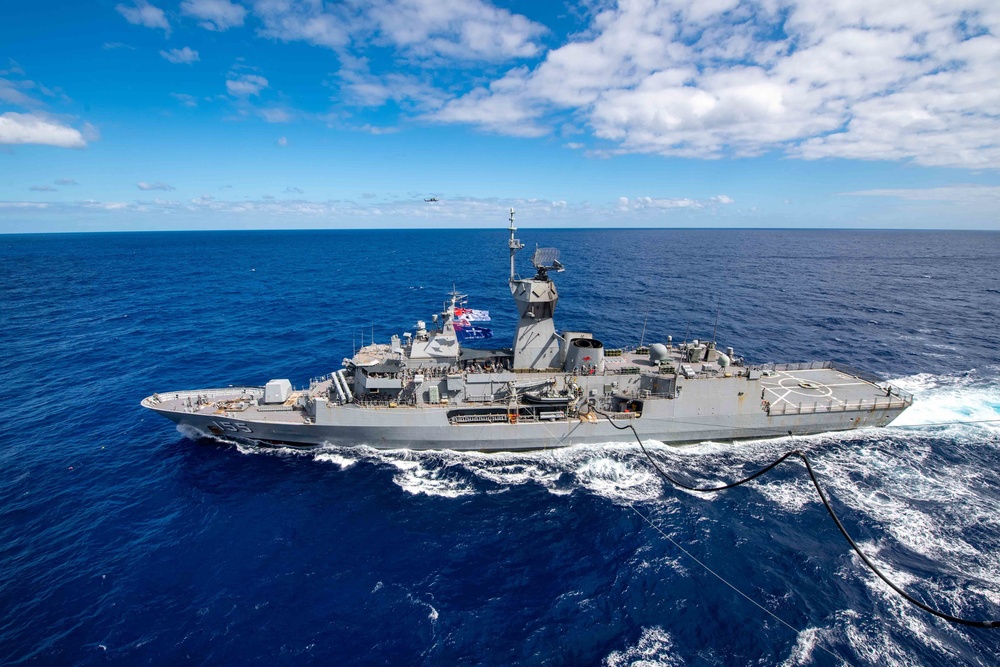USS America (LHA 6) Conducts a Fueling-At-Sea with Royal Australian Navy Frigate HMAS Ballarat (FFH 115)
