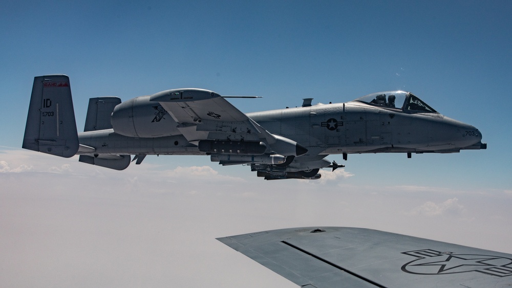 151st Air Refueling Wing refuels A-10 Thunderbolt II