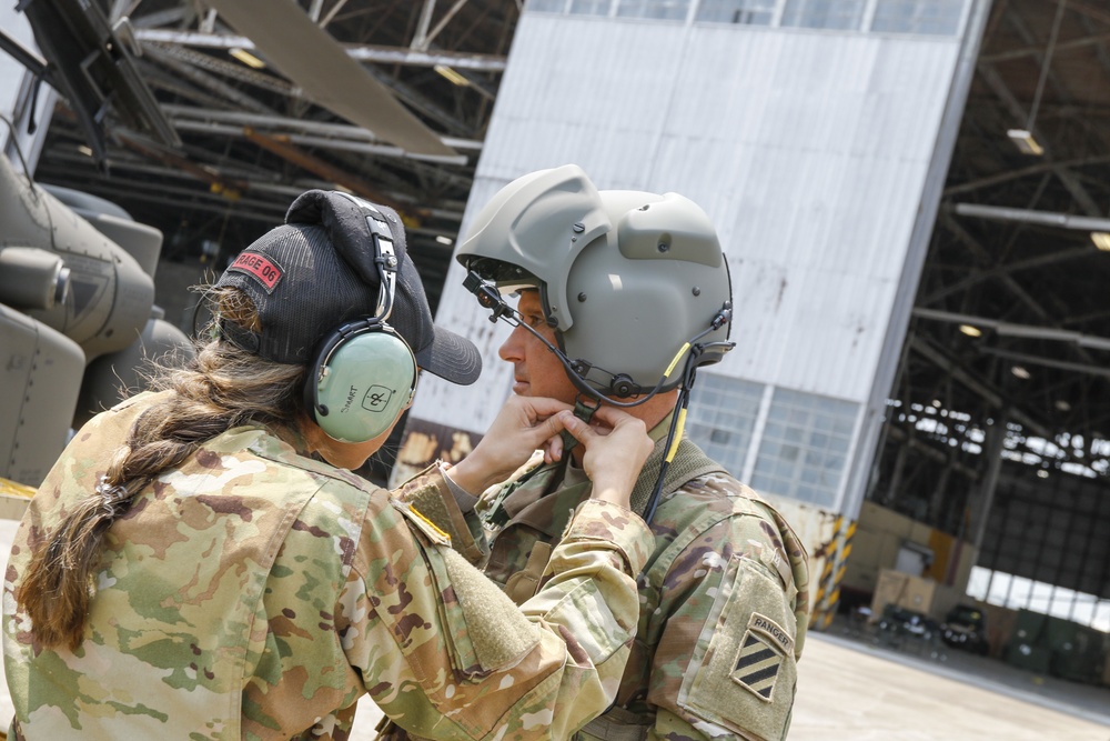 The Commanding General of the 3rd Infantry Division takes to the skies.