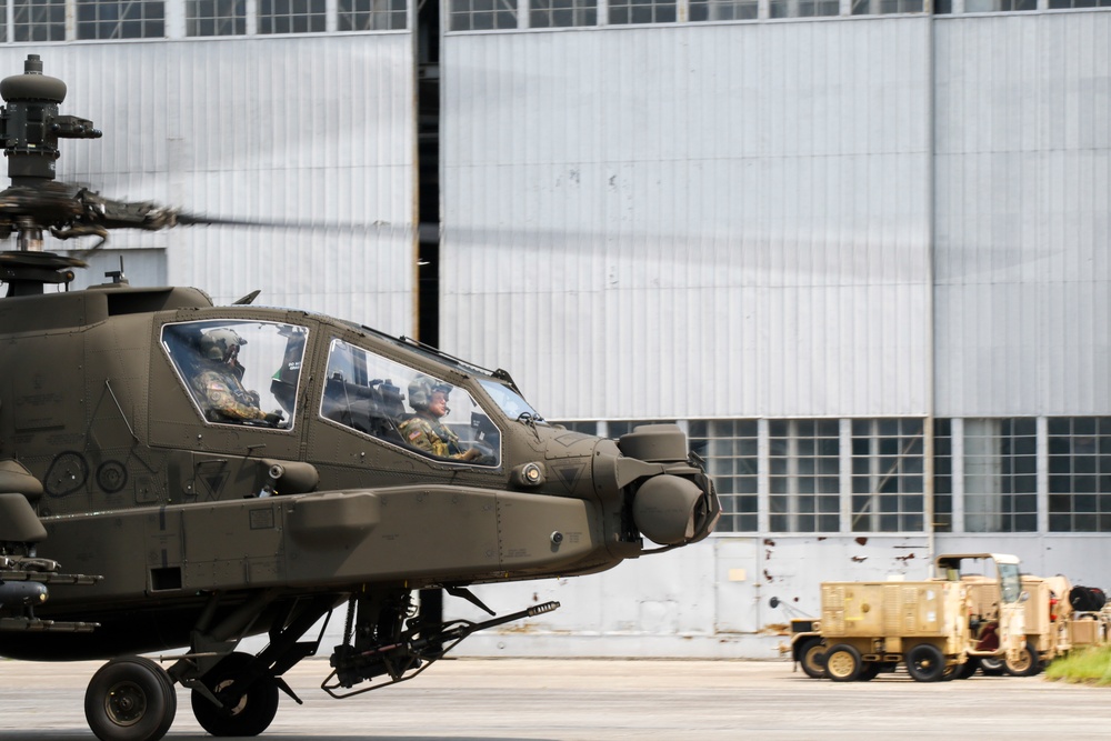 The Commanding General of the 3rd Infantry Division takes to the skies.