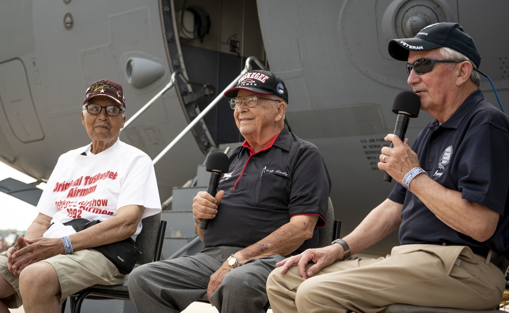 Tuskegee Airmen visit EAA AirVenture Oshkosh 21