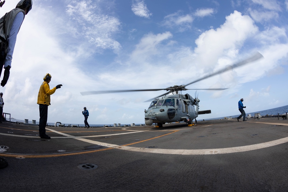 USS Sioux City and HSC 22 Sailors Participate in Flight Operations
