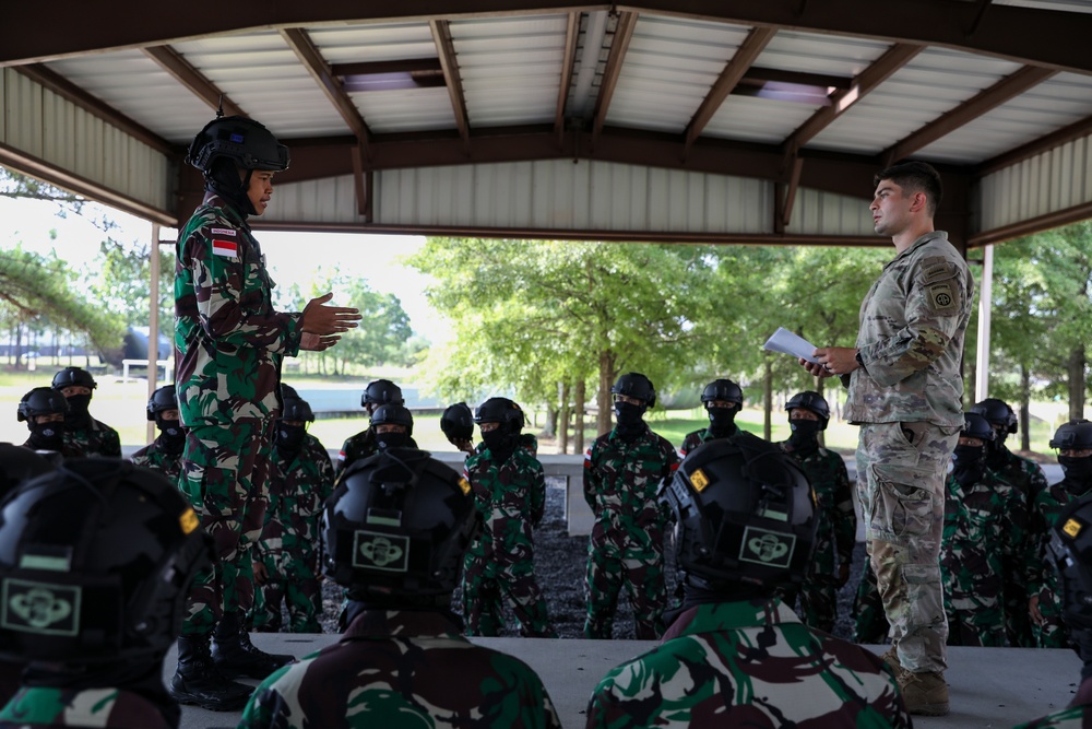 Indonesian Paratroopers conduct the Basic Airborne Refresher course with 82nd Airborne Jumpmasters