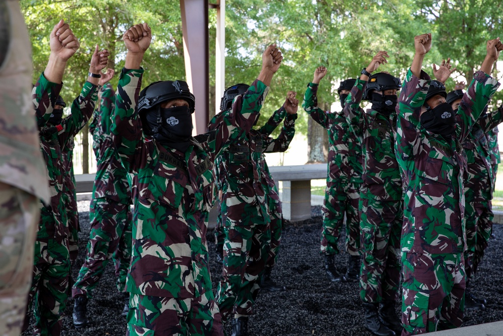 Indonesian Paratroopers conduct the Basic Airborne Refresher course with 82nd Airborne Jumpmasters