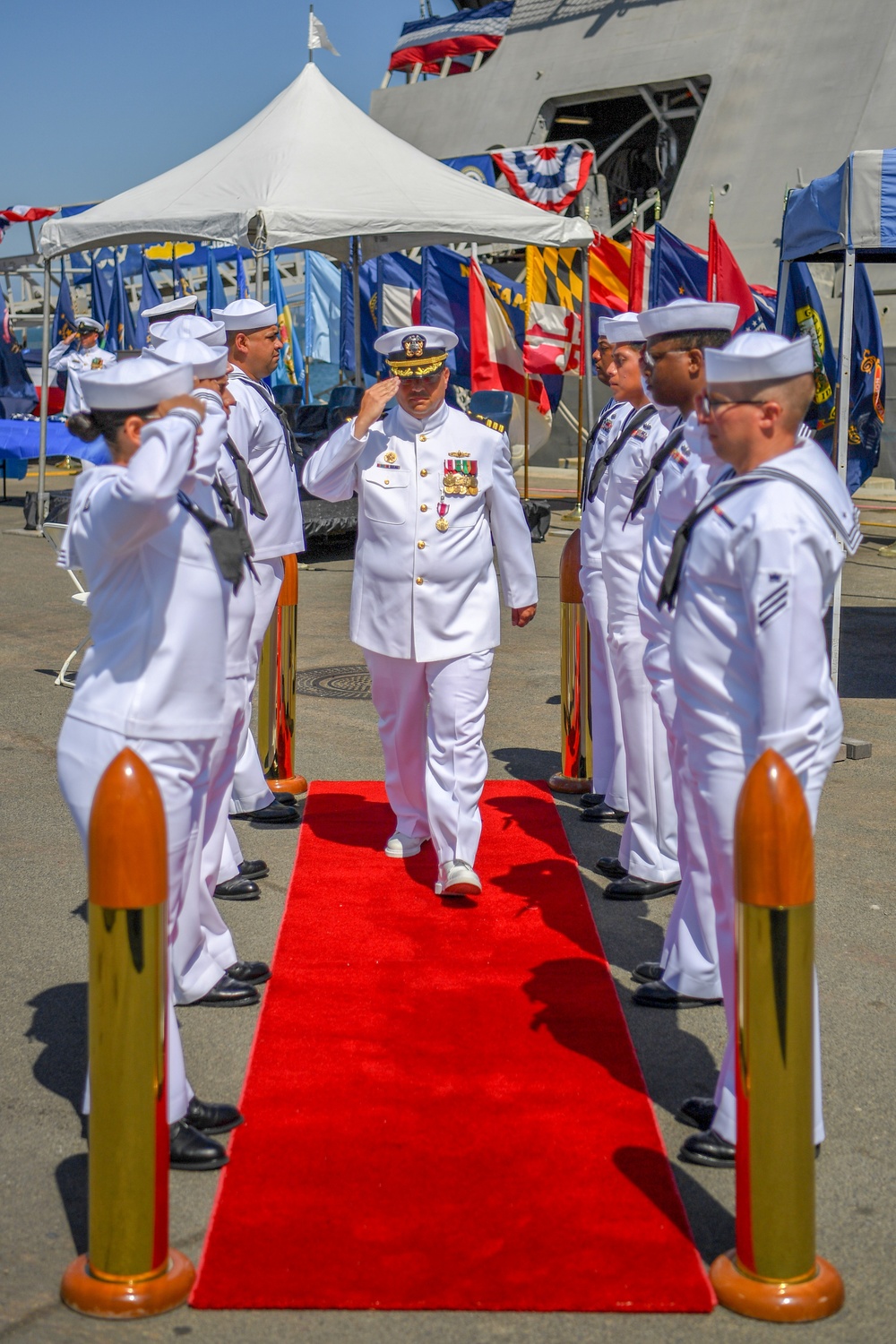 Cmdr. James Davenport depart from USS Independence (LCS 2) decommissioning