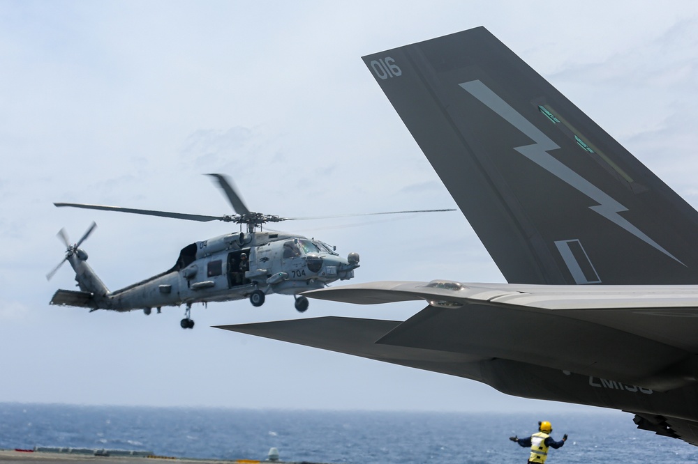 HSM-75 Visits HMS Queen Elizabeth