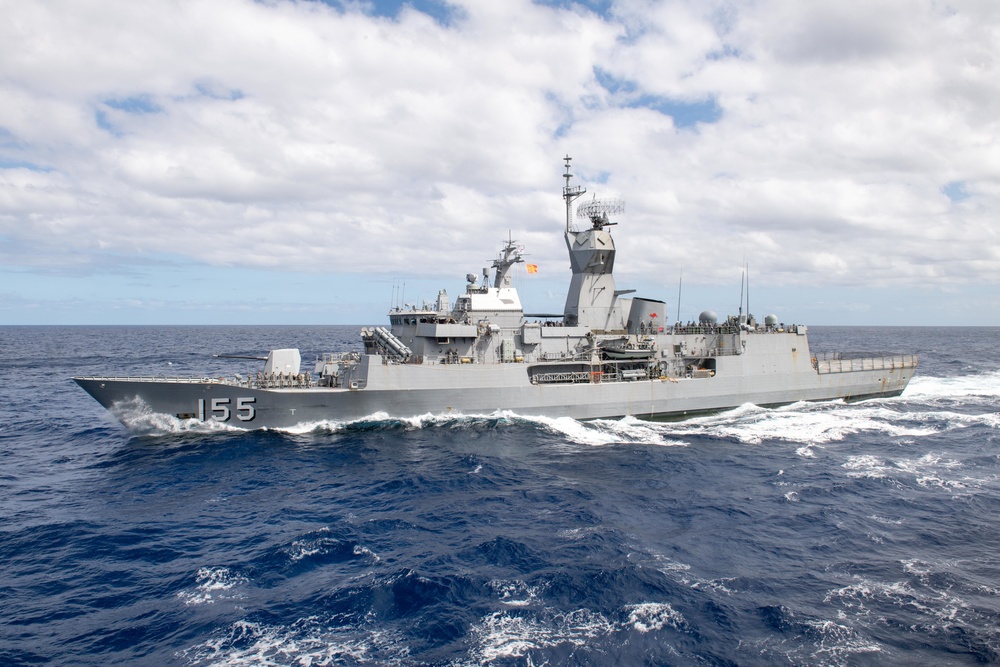 USS America Delivers Fuel to HMAS Ballarat