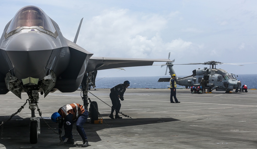 HSM-75 Visits HMS Queen Elizabeth